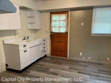 Main picture of 1702 E Cummins Ave