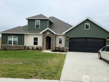 Main picture of 1254 Lyon Loop