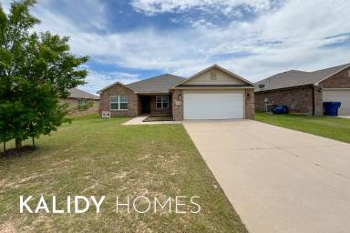 Main picture of 1916 Oak Valley Way