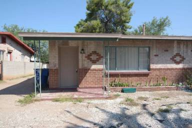 Main picture of 2709 E Spring St