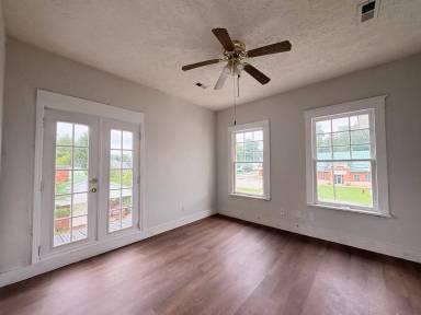 Main picture of 311 N Center Ave