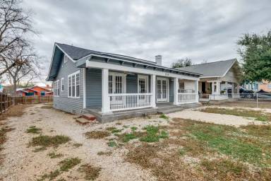 Main picture of 830 W Craig Pl