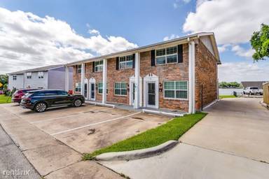 Main picture of 105 W Doyle St