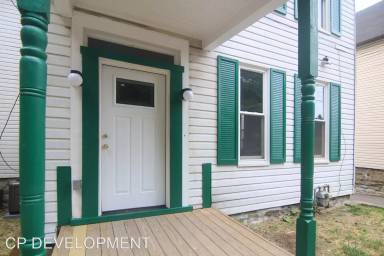 Main picture of 707 Lamar Ave
