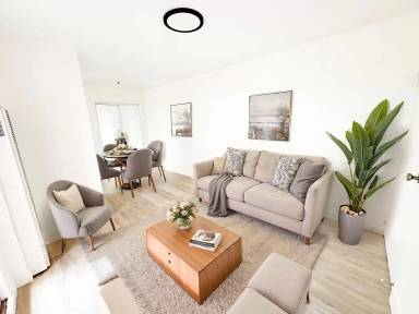 Main picture of 2637 S Manhattan Pl