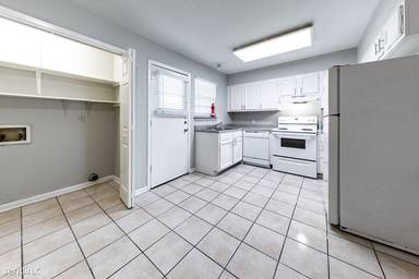 Main picture of 900 Babcock Rd