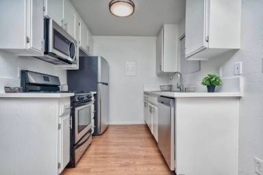 Main picture of 15111 Burbank Blvd