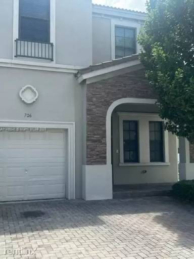 Main picture of 706 NE 191st Ter