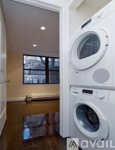 Main picture of 407 E 81st St