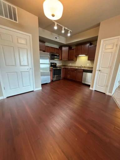 Main picture of 250 W Hills Ln