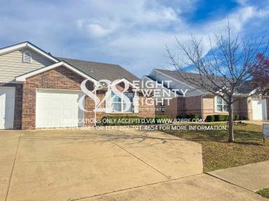 Main picture of 1919 Leeds Ln