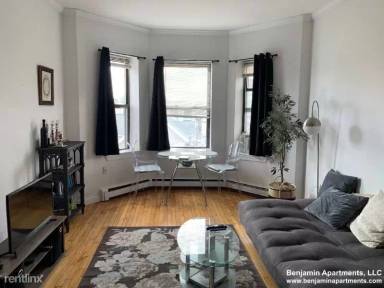 Main picture of 96 Linden St