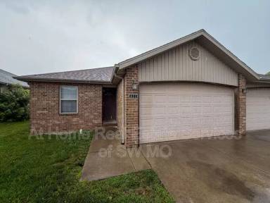 Main picture of 631 S Landen Ave