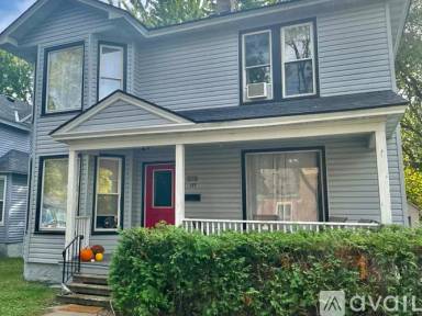 Main picture of 177 E Sanborn St