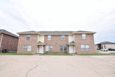 Main picture of 1701 Spring Rose Cir
