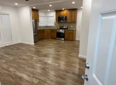 Main picture of 317 W 76th St