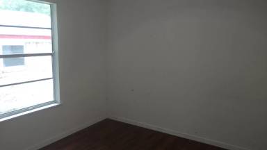 Main picture of 107 E Powell Ln