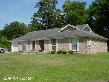 Main picture of 15 Lewis Dr