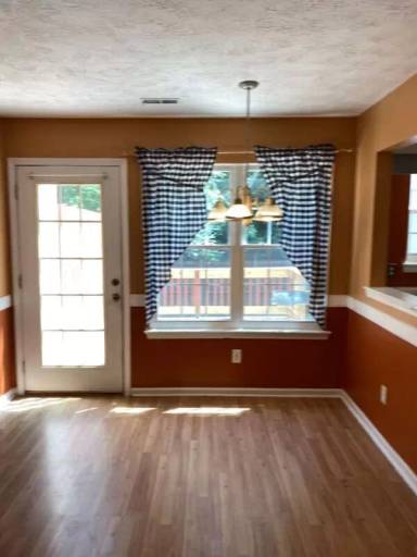 Main picture of 1648 Skiffes Creek Cir