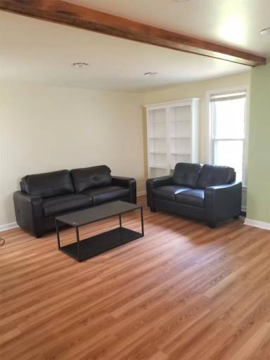 Main picture of 84 Oak St