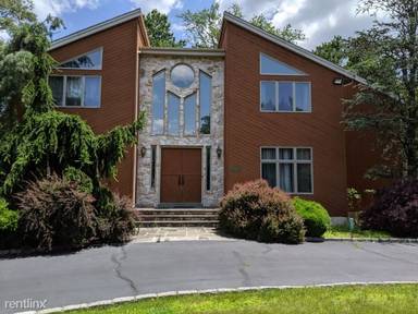 Main picture of 9 Valenza Ln