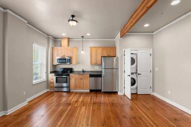 Main picture of 18-20 N Monroe St