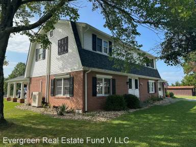 Main picture of 100 Arbor Dr