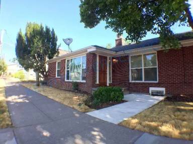 Main picture of 3141 NE Alberta St