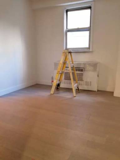 Main picture of 139 E 27th St