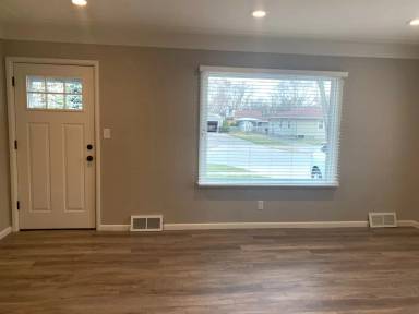 Main picture of 3686 Lee St