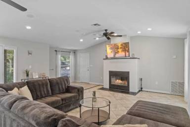 Main picture of 2616 S Crystal Lake Dr