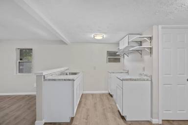 Main picture of 2520 Grand Blvd