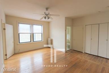 Main picture of 1050 W George St