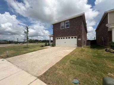 Main picture of 2210 Meadow Park Dr