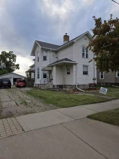 Main picture of 425 Monroe St