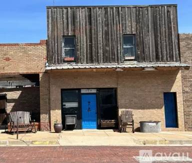 Main picture of 108 W 6th St