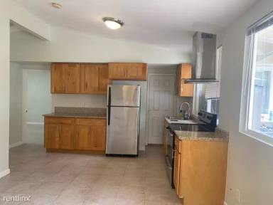 Main picture of 915 Lolena St