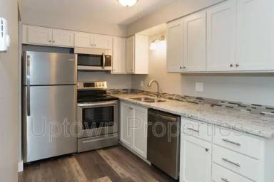 Main picture of 2600-2606 NE Lombard St Apartments