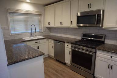 Main picture of 2423 Minuteman Way