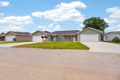 Main picture of 152 Ruby Ln