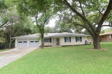 Main picture of 3006 Cherry Ln