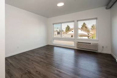 Main picture of 5401 SE Woodstock Blvd