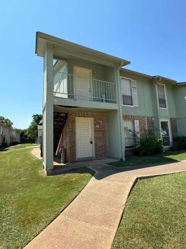 Main picture of Village At The Downs