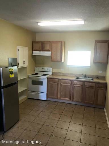 Main picture of 1018 N Alameda Blvd