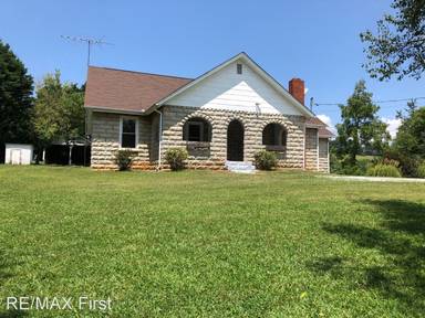 Main picture of 527 Grey Acres Ln