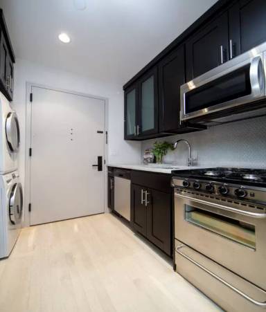 Main picture of 152 2nd Ave