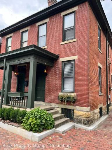 Main picture of 557 S 6th St