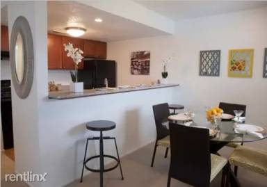 Main picture of 3201 S Lamar Blvd