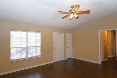 Main picture of 3911 Nicole Ln