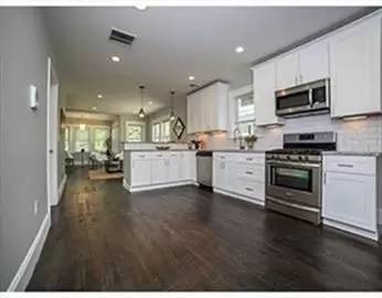 Main picture of 4448 Washington St